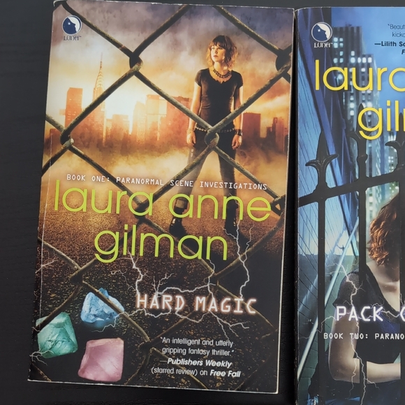 Paranormal Scene Investigations Series 1-4 Hard Magic by Laura Anne Gilman books - Picture 12 of 15